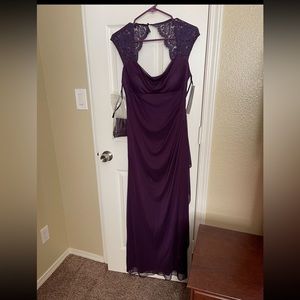 David’s bridal purple keyhole cap sleeve lace dress
NWT Size 10- unaltered